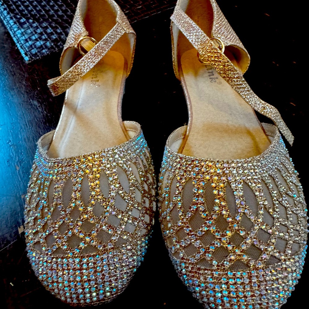 Link brand Girls size 3 sparkly rose colored shoes